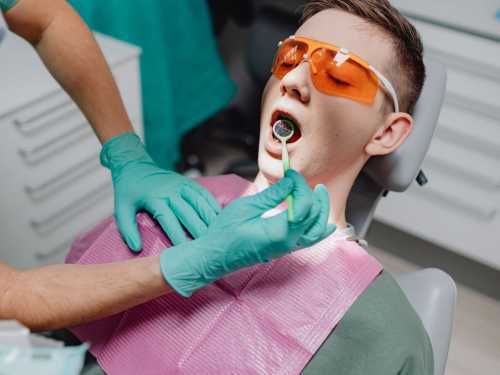 Стоматологи розповіли, яка шкода простої води для зубів - INFBusiness