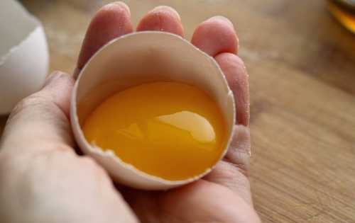 Чи можна пити сире яйце, і яка шкода від такої звички - INFBusiness
