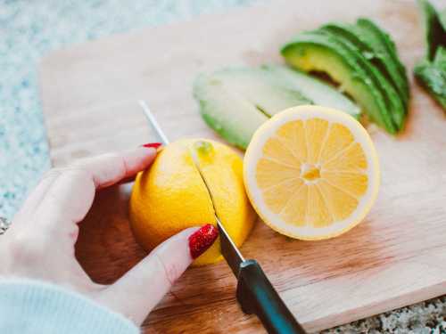 Для кого лимон — отрута: основні ризики вживання цитрусу - INFBusiness
