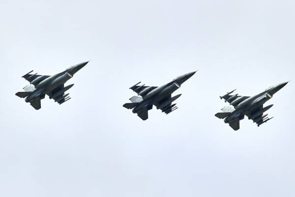 Данія доставить Україні ще 2 партії винищувачів F-16 - INFBusiness