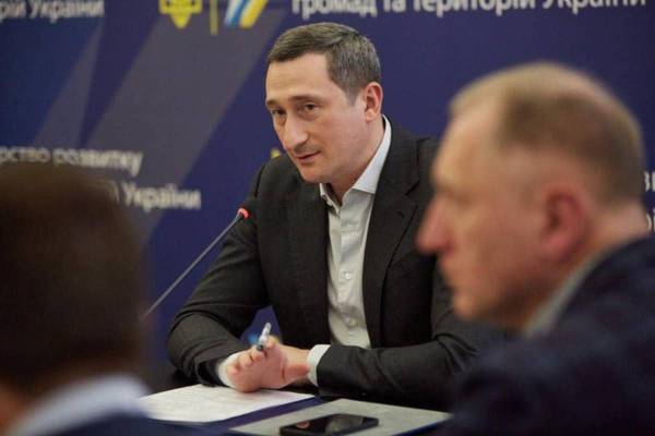 Про це повідомляє 24 Канал з посиланням на сайт Верховної Ради України. В Раду внесли постанову про призначення Чернишова віцепрем'єром – міністром національної єдності - INFBusiness
