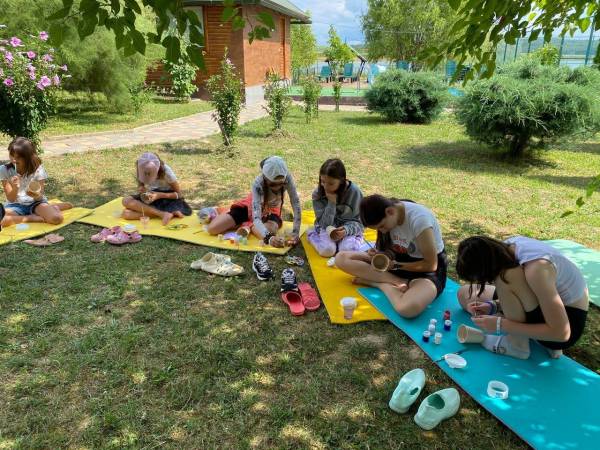 Летить «велике і залізне»: як працювати з емоціями дитини під час війни - INFBusiness