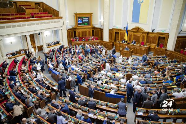 У Раді не можуть ухвалювати важливі закони: стало складніше набирати голоси - INFBusiness