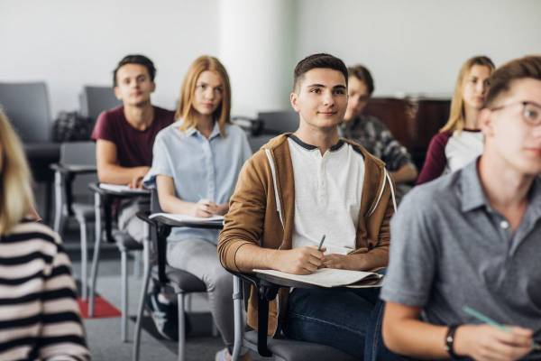 Зміни щодо вступу в аспірантуру, учительські зарплати: яким був 2024 рік для української освіти - INFBusiness