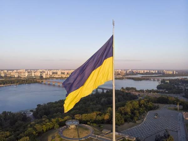 У Києві приспустили найбільший прапор країни: що сталося - INFBusiness