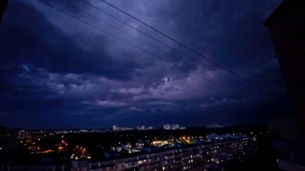 Небо наче з фільмів про апокаліпсис: кияни діляться фантастичними фото та відео грози 4 травня - INFBusiness