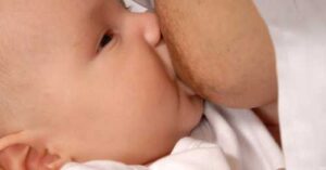 Тривале грудне вигодовування врятує маму від серцевих хвороб