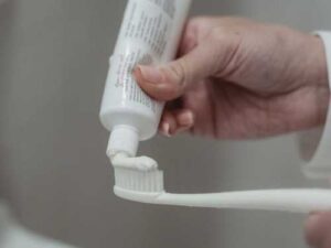 Зруйнуєте емаль: після яких продуктів не можна чистити зуби