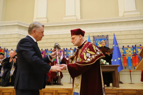 Інавгурація нового ректора ЛНУ - Роман Гладишевський офіційно вступив на посаду - INFBusiness