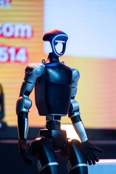 Роботи виходять на сцену: як школу змінюють нові технології - INFBusiness