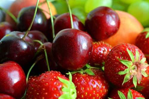 Сезонні продукти у червні: що купувати для максимальної користі здоров'ю - INFBusiness