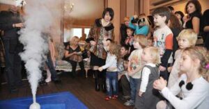 Дітей розважали хімічними дослідами й модним дефіле (фото)