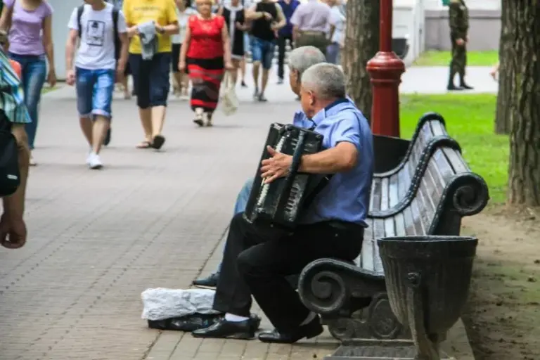 «Вколювала як кінь»: популярній російській співачці відмовили у виплаті пенсії - INFBusiness