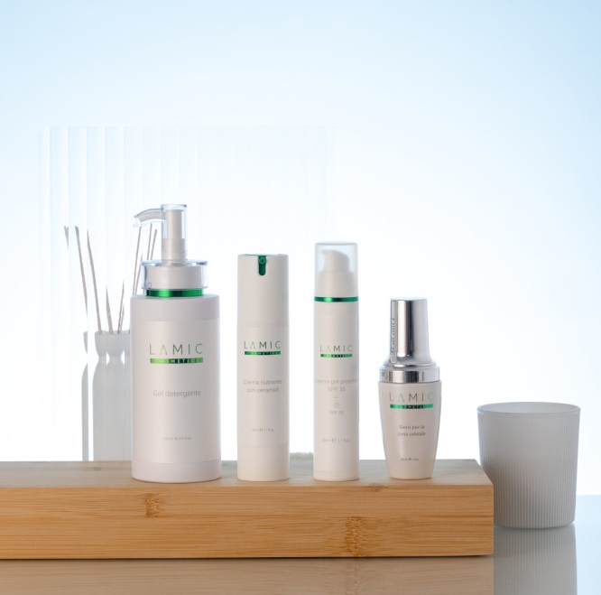 Lamic Cosmetici – італійський бренд, що поєднує науковий підхід і натуральні інгредієнти для догляду за шкірою. Його косметика відома ефективністю та адаптацією до різних типів шкіри. Дізнайтесь більше про асортимент професійної італійської косметики для обличчя та оберіть ідеальний засіб для себе. Lamic Cosmetici