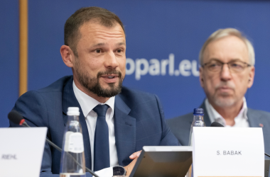 Комітет з бюджету Ради розгляне поправки щодо збільшення оплати праці освітянам. - INFBusiness