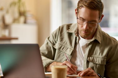 З 1 листопада керівники шкіл отримають можливість здійснити підтвердження підстав для відтермінування педагога, проставивши потрібну відмітку. Учителі зможуть продовжити відстрочку автоматично через АІКОМ-2 Педагоги отримають автоматичне подовження відтермінування через АІКОМ-2. - INFBusiness