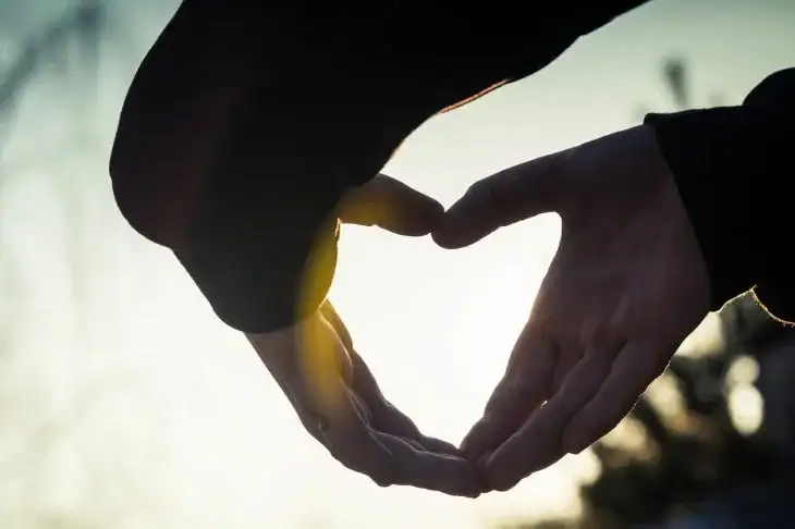 Названо ім'я найсексуальнішого чоловіка року: ним став актор із «Бріджертонів» Сердце