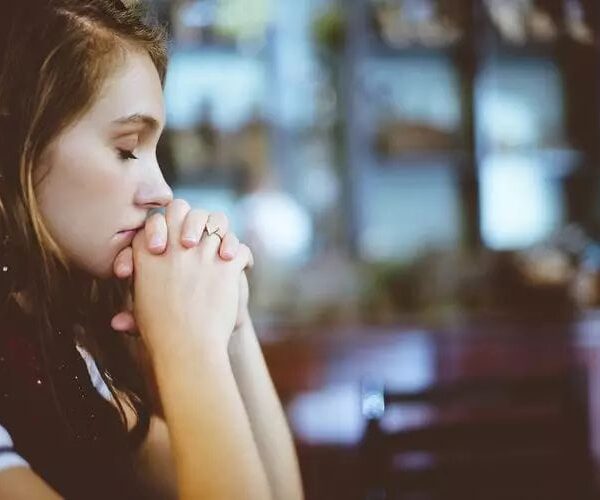 "ОСВІТА новини" – це український новостний сайт, який створений з метою надати важливу і актуальну інформацію про освіту, культуру, студентський життя, дітей і сім'ю. Наша місія - сприяти розвитку суспільства через поширення знань і обмін досвідом. Жінка не взяла сестру хрещену для своєї дитини: чому сім'я оголосила їй бойкот