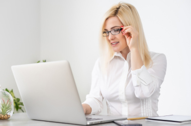 Долучайтесь до голосування стосовно оновленої програми вдосконалення навичок «Кошти слідують за освітянином» Кому Ви надасте перевагу при виборі курсів для професійного розвитку? Кому довірите кошти на професійний розвиток? - INFBusiness