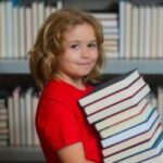 Міносвіти навчило 570 письменників та фахівців для написання шкільних книг.