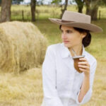 Собаки на сіні – хто вони?