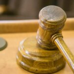 Старший син Бекхемів вирішив спілкуватися з батьками лише через адвокатів: надіслав&hellip;