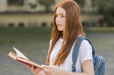 Старшокласники можуть отримати гранти на навчання за кордоном.