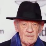 Гендальф з “Володаря перснів” декламує поезію українського воїна.