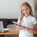 Шкільні книги: дискусія в Україні про тягар знань для учнів.