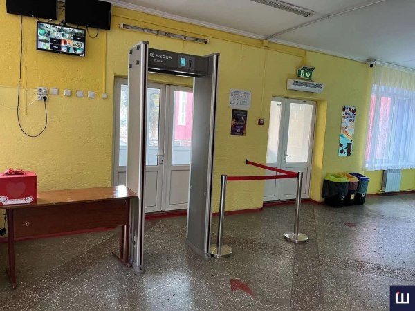 Шкільні заходи безпеки стануть жорсткішими: з’являться металошукачі та відеокамери.