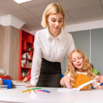 Українські вчителі: низькі зарплати та відсутність молодих кадрів