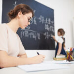 Збільшення оплати праці освітян: Профспілка просить уряд про доплати.