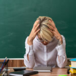 Згортання шкіл та втрата роботи викладачами в Україні – що радить…