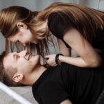 5 мов кохання: як зміцнити стосунки та навчитися розуміти партнерку