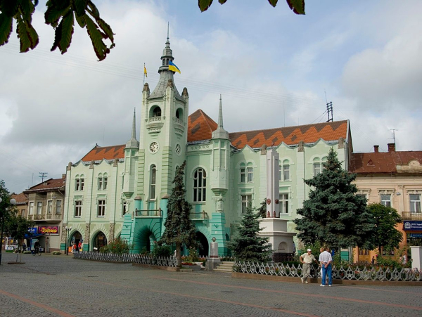 Мукачево чи Мукачеве: Мовні норми та правопис.