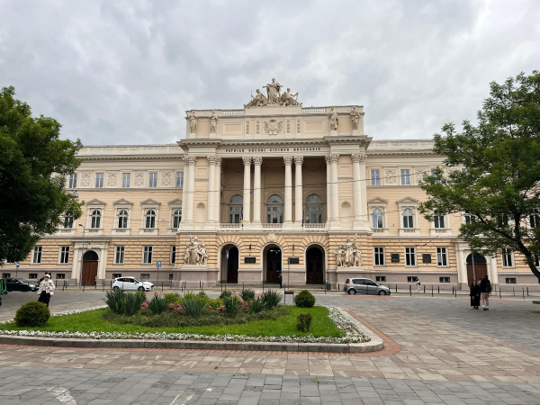 Ціни на здобуття вищої освіти у львівських університетах: динаміка зростання у ЛНУ