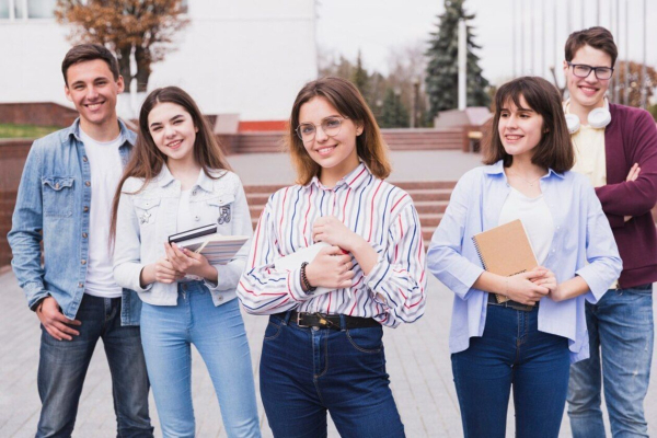 Терміни подання заяв, проведення іспитів та оголошення підсумків — для бакалаврських, магістерських та аспірантських програм.