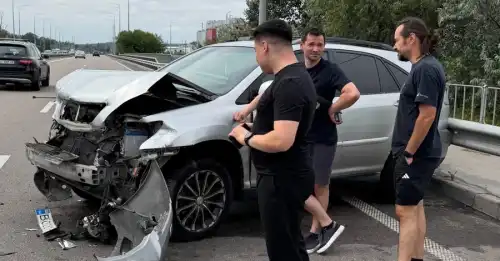 Shumei, the singer, was involved in a car accident in Kyiv, but he was unharmed.