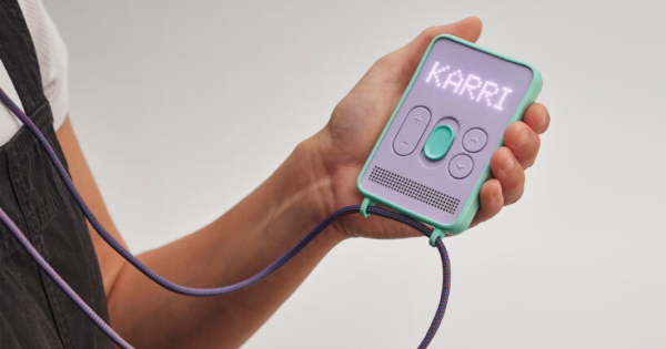 Цей дитячий смартфон без дисплея функціонує як рація з GPS-трекером.