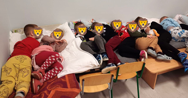 Дитячий садок у воєнний час: навіщо потрібні ліжка в сховищах та чому кухарі з’являються на роботі о четвертій ранку