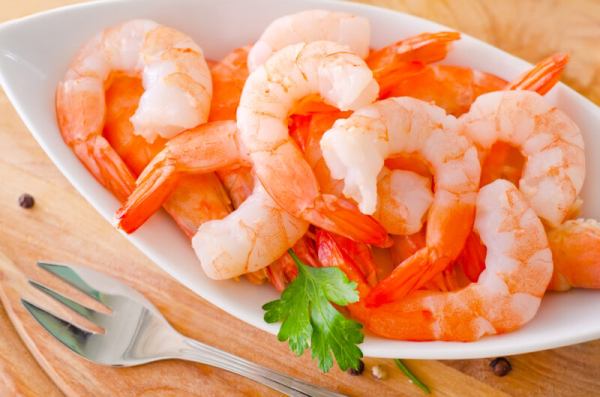 Як приготувати незабутню романтичну вечерю вдома: морепродукти, вино та трохи чарівності