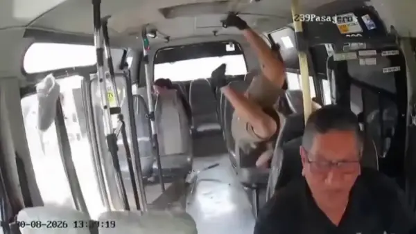 Мотоцикліст влетів у автобус і випадково став його пасажиром