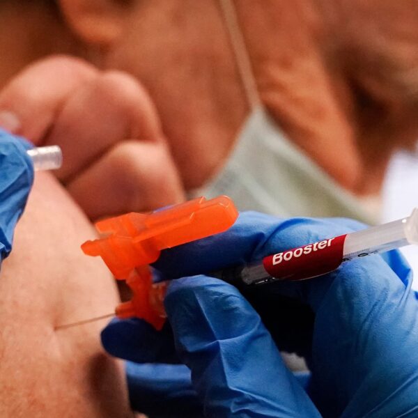 Що нового у вакцинах від COVID-19: ключові оновлення після схвалення FDA