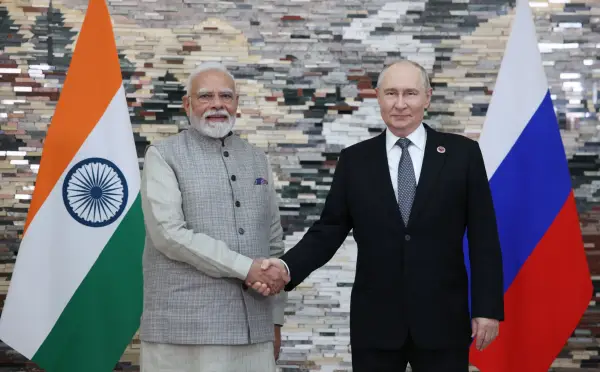 epa13202590 Indian Prime Minister Narendra Modi (L) and Russian President Vladimir Putin shake hands as they pose for photos before a meeting on the sidelines of the Shanghai Cooperation Organization (SCO) summit in Bishkek, Kyrgyzstan, 31 August 2026. The Shanghai Cooperation Organization (SCO) Summit 2026 is held in Bishkek on 31 August and 01 September. EPA/PETR KOVALEV/SPUTNIK/KREMLIN / POOL MANDATORY CREDIT