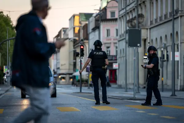 epa13199559 Police officers patroll a street in downtown Aarau, Switzerland, 30 August 2026. A shooting occurred during an event at the Schachen in Aarau late in the evening of 29 August. Several people were injured, according to a statement by the Aargau Cantonal Police on the platform X. EPA/MICHAEL BUHOLZER