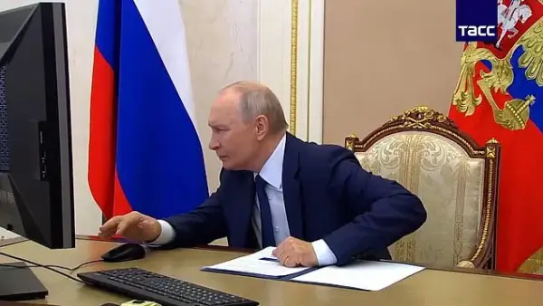 Путіна висміяли за комп’ютерні навички під час голосування