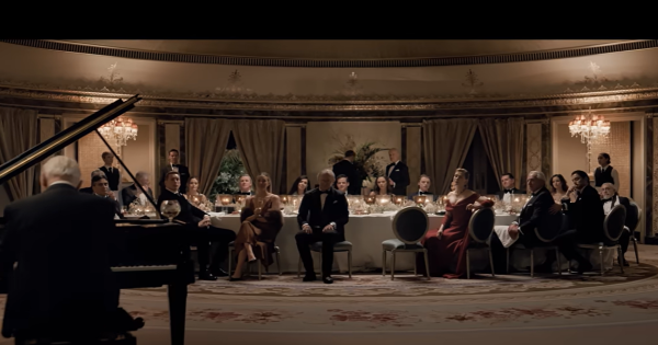 Ґай Річі представив перший тизер фільму «Дружина та пес» з Камбербетчем і Гопкінсом