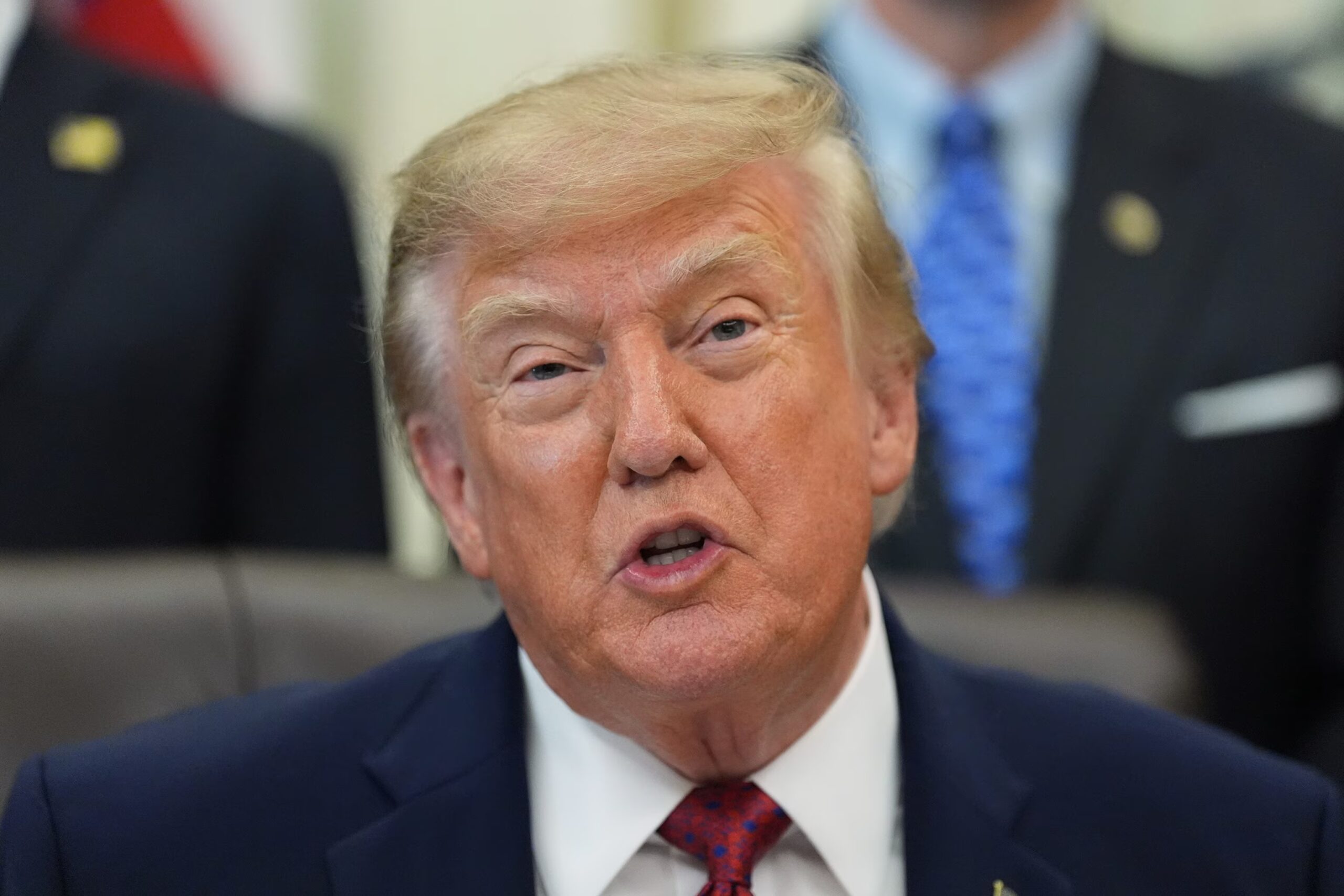 Адміністрація Трампа почала розсилати повернення коштів за ACA: що відомо